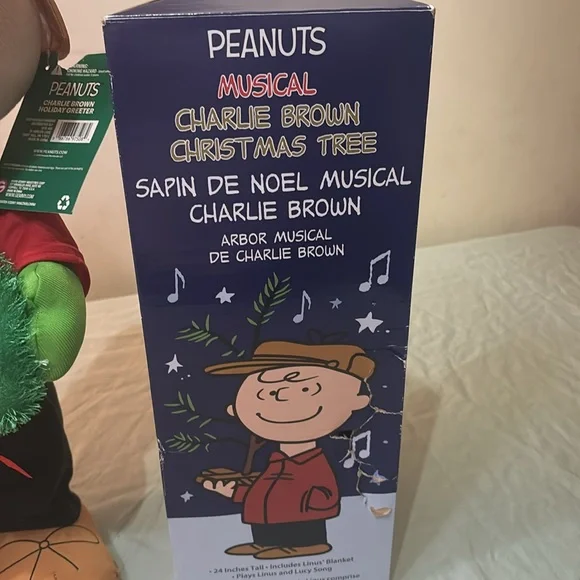 Charlie Brown and tree decoration - Picture 3 of 6